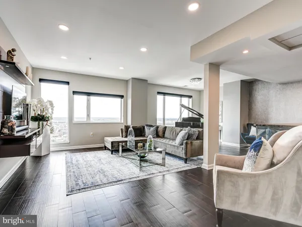 $715,000 | 10 East Lee Street, Unit 2402, Baltimore, MD 21202