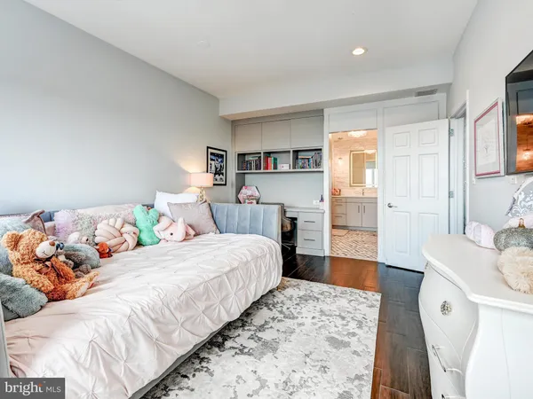 $715,000 | 10 East Lee Street, Unit 2402, Baltimore, MD 21202