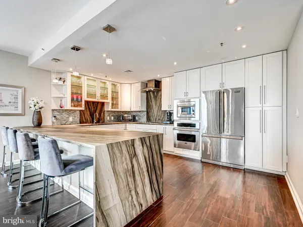 $715,000 | 10 East Lee Street, Unit 2402, Baltimore, MD 21202