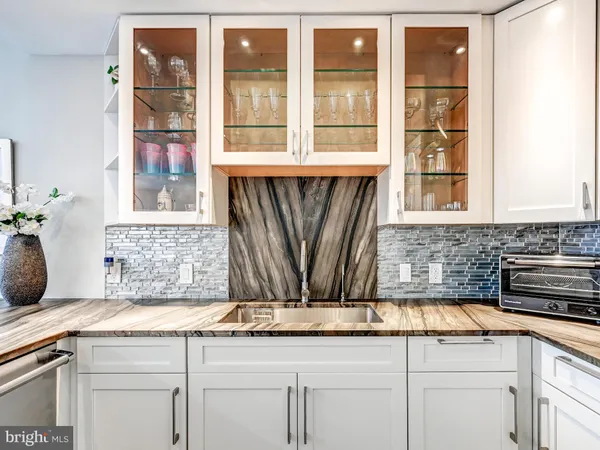 $715,000 | 10 East Lee Street, Unit 2402, Baltimore, MD 21202