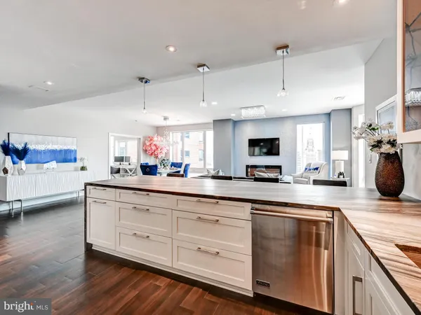 $715,000 | 10 East Lee Street, Unit 2402, Baltimore, MD 21202