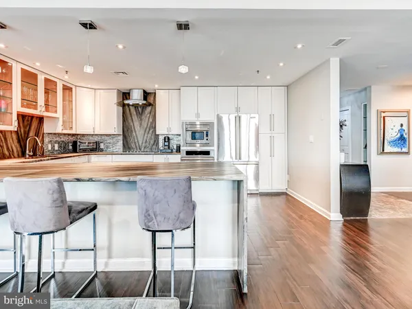 $715,000 | 10 East Lee Street, Unit 2402, Baltimore, MD 21202