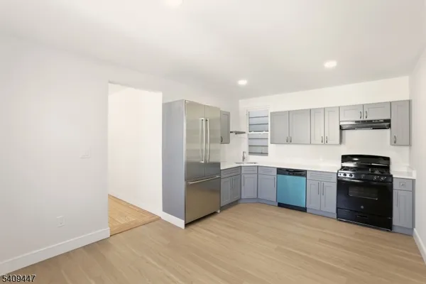 $2,250 | 196 2nd Street, Newark, NJ 07107
