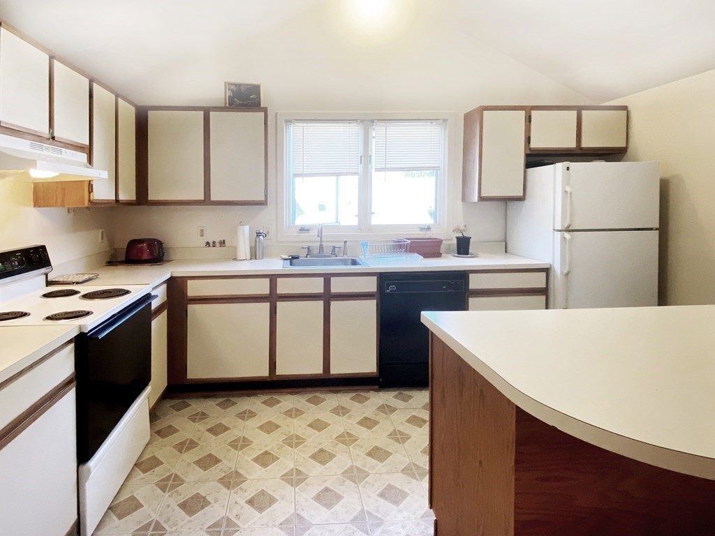 41 Salem Place, Unit 41 Amherst, MA 01002 - Photo 5 of 10