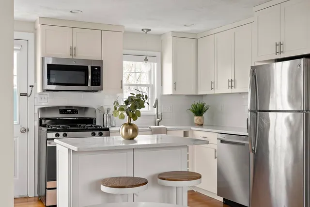 $629,000 | 9-11 Evergreen Lane, Unit 11, Arlington, MA 02474