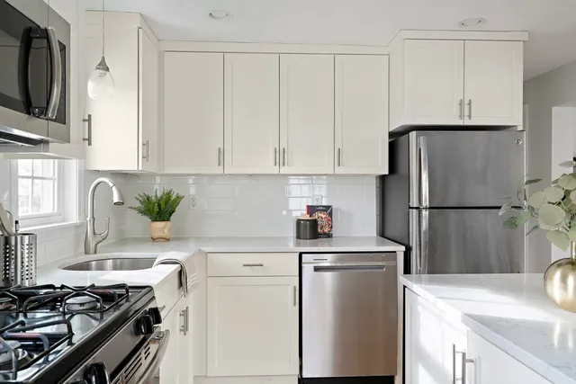 $629,000 | 9-11 Evergreen Lane, Unit 11, Arlington, MA 02474