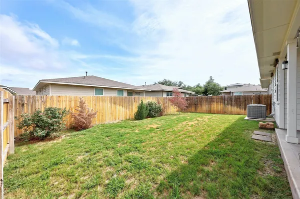 a view of a house with backyard and garden