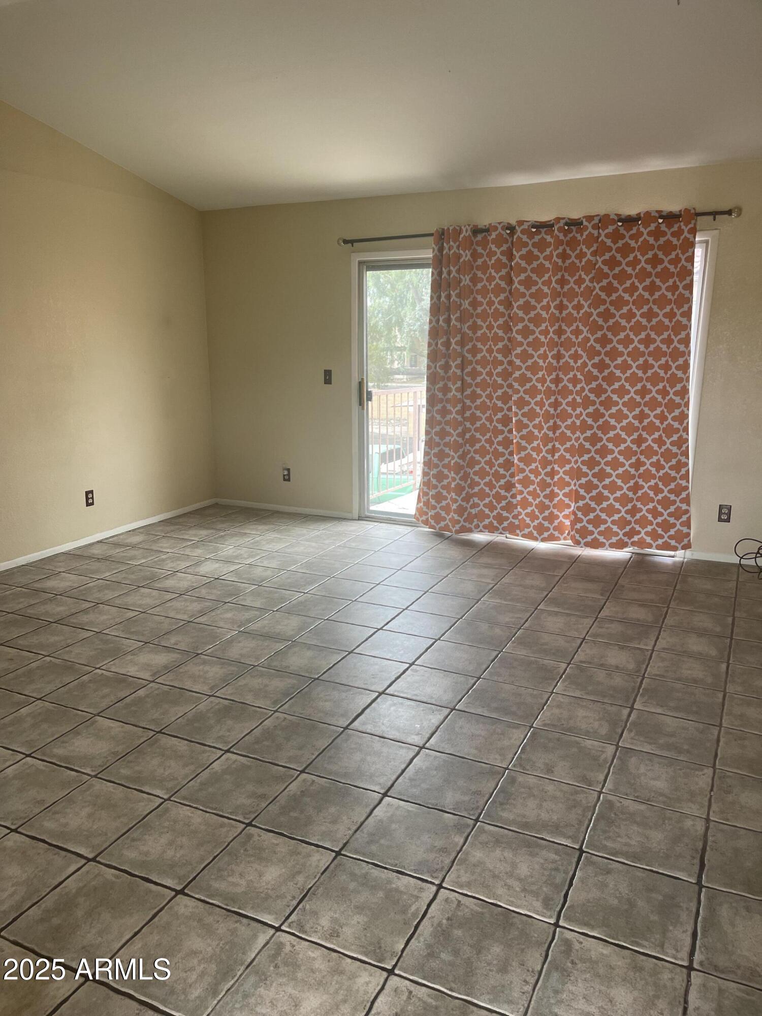 653 West Guadalupe Road, Unit 2019 Mesa, AZ 85210 - Photo 5 of 11 Living Room