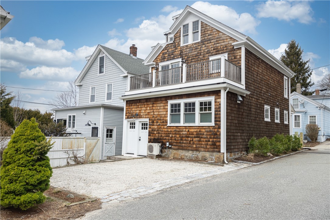 71 Pope Street Newport, RI 02840 - Photo 2 of 49