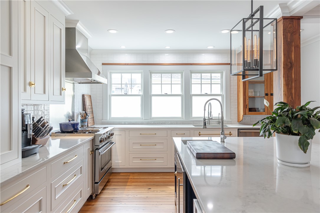 71 Pope Street Newport, RI 02840 - Photo 8 of 49