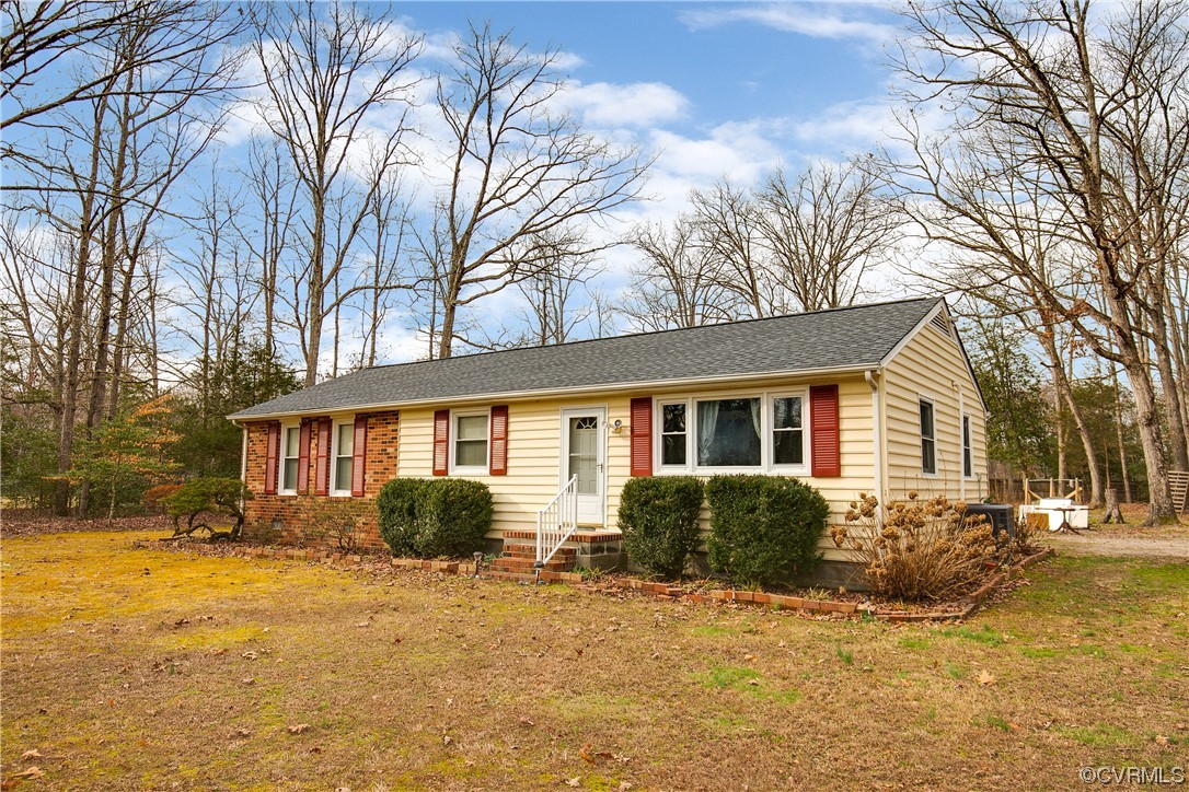 8675 Beatties Mill Road Mechanicsville, VA 23111 - Photo 2 of 25 a front view of house with yard and trees around
