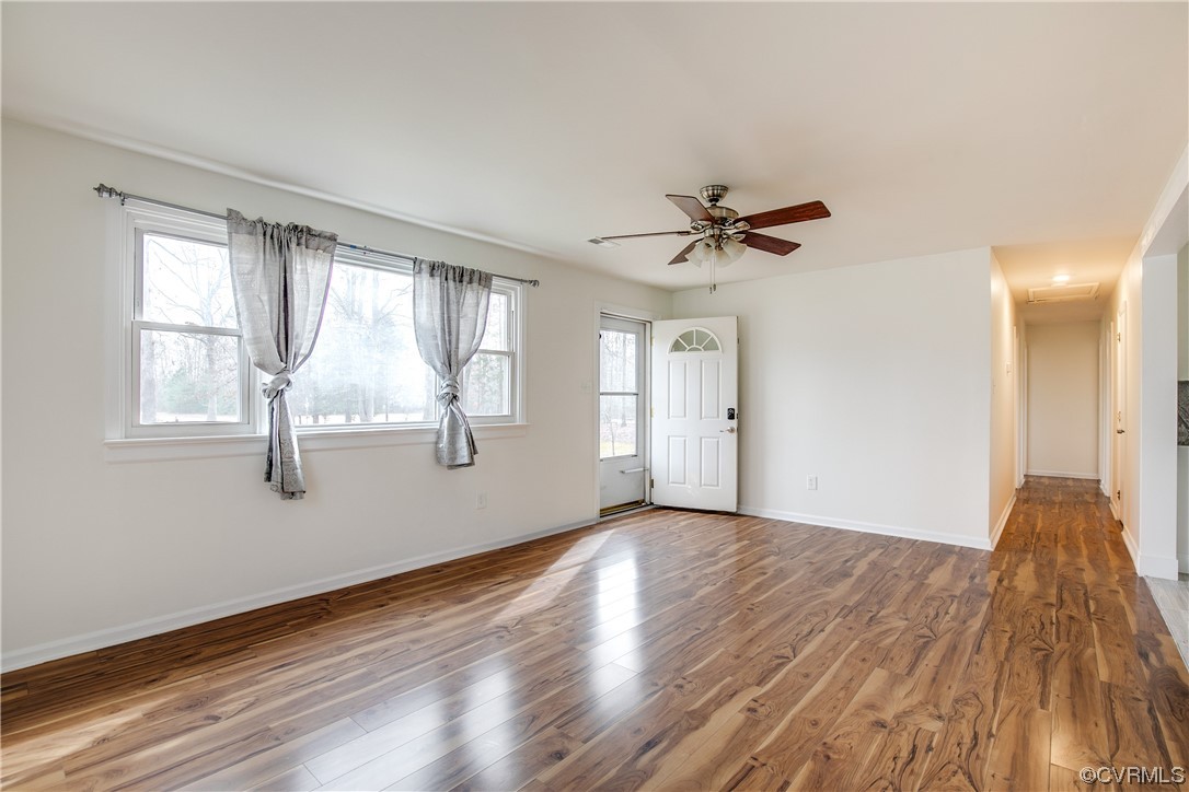8675 Beatties Mill Road Mechanicsville, VA 23111 - Photo 4 of 25 a view of a livingroom with wooden floor and a ceiling fan