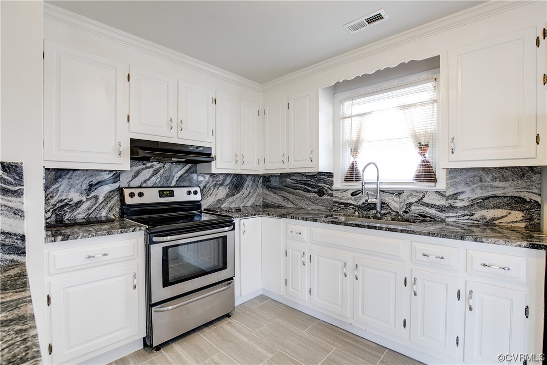 8675 Beatties Mill Road Mechanicsville, VA 23111 - Photo 10 of 25 a kitchen with white cabinets and appliances