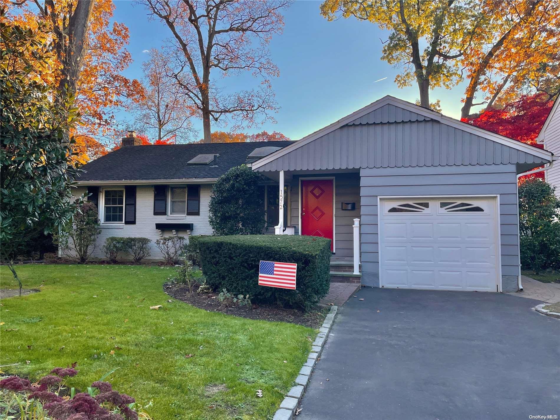 1572 Middle Neck Road Port Washington, NY 11050 - Photo 1 of 1