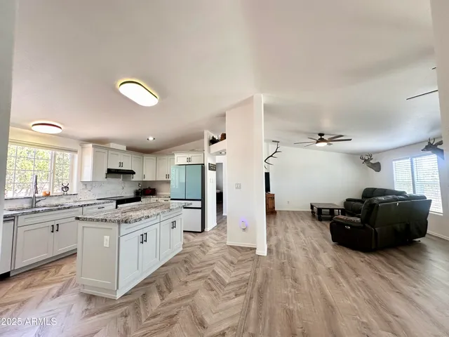 $389,999 | 28 N3139, Vernon, AZ 85940