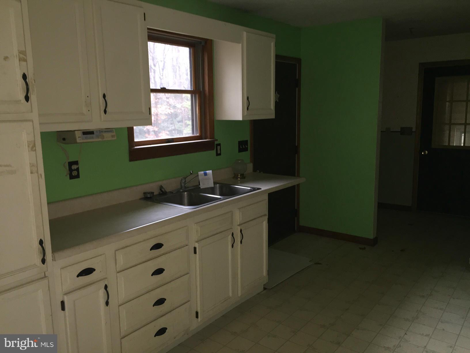 829 Foxtown Road Accident, MD 21520 - Photo 8 of 9 Kitchen