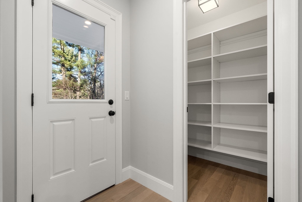 11 Beech Road Weston, MA 02493 - Photo 10 of 41 Gallery Image 10