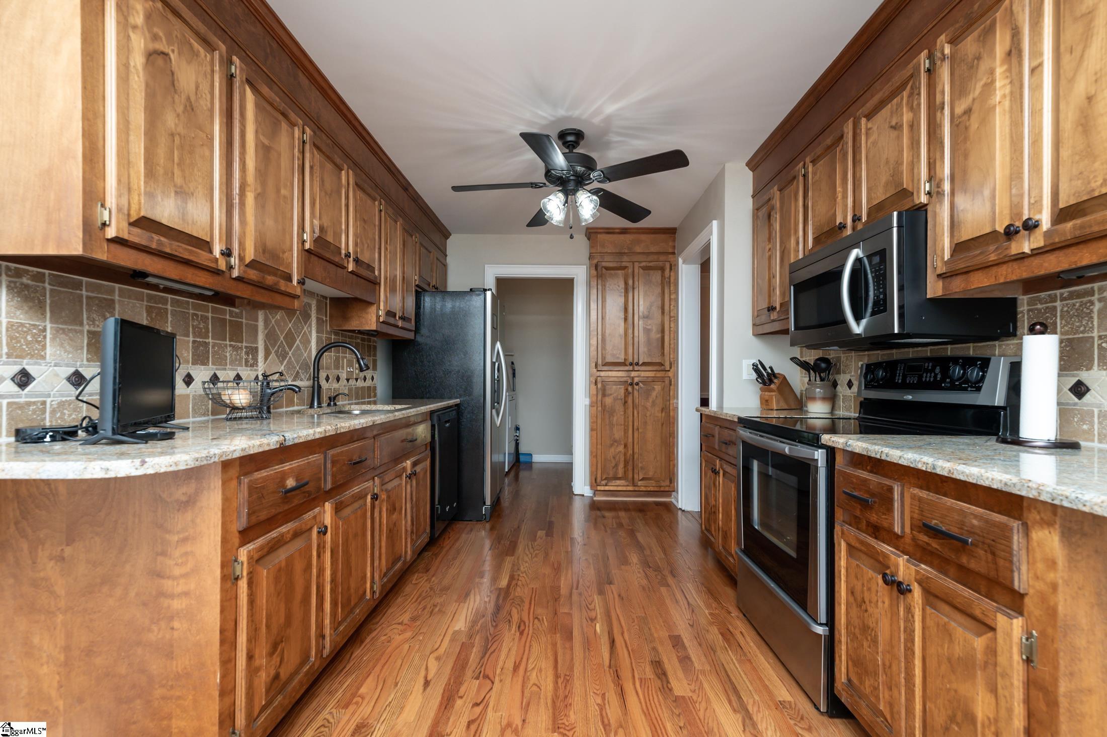 105 Foxhound Road Simpsonville, SC 29680 - Photo 9 of 26 Gallery Image 9