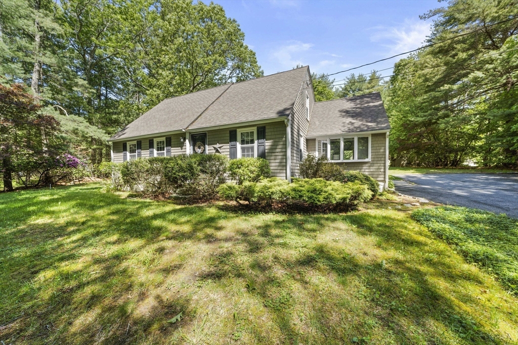 20 Aldana Road Halifax, MA 02338 - Photo 2 of 34