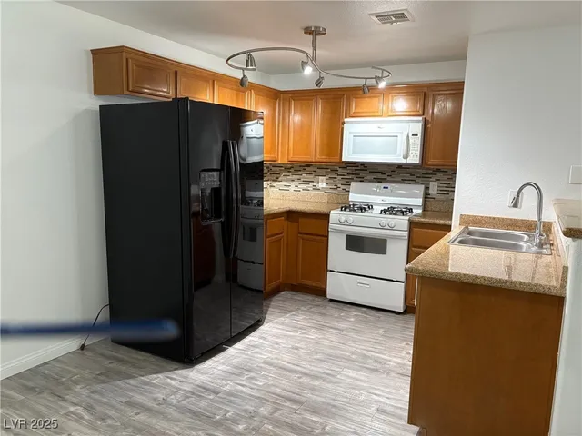 $269,900 | 7701 West Robindale Road, Unit 160, Las Vegas, NV 89113