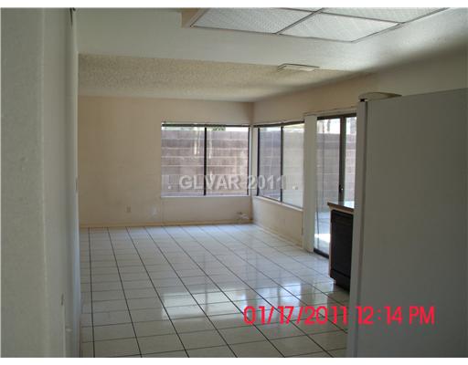 4849 Summerhill Road Las Vegas, NV 89121 - Photo 6 of 24 Kitchen.