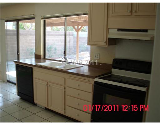 4849 Summerhill Road Las Vegas, NV 89121 - Photo 7 of 24 Kitchen.