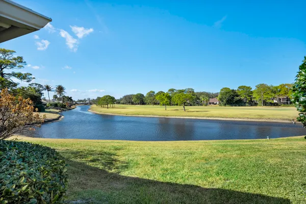 $590,000 | 5143 Southeast Club Way, Stuart, FL 34997