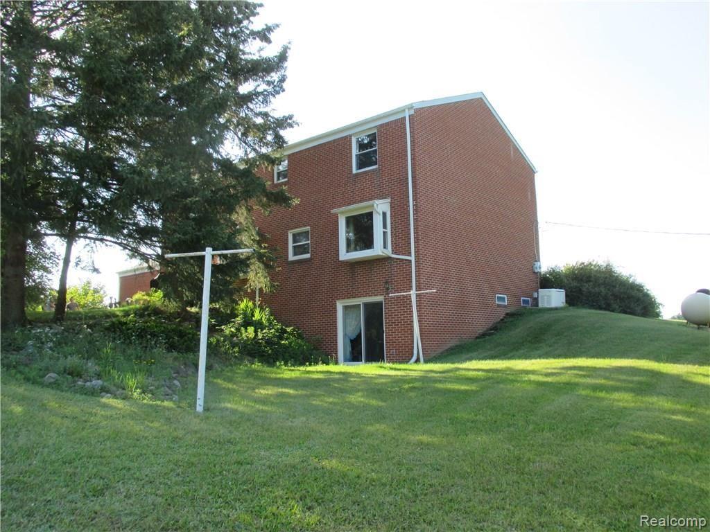9245 Pierson Road Fowlerville, MI 48836 - Photo 5 of 57 pierson rd 067.JPG