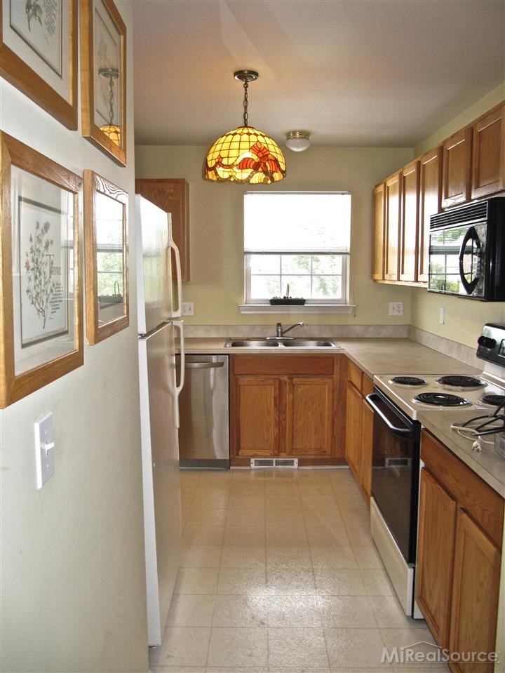 1871 Flagstone Circle Rochester, MI 48307 - Photo 20 of 29 31219969-19.JPG