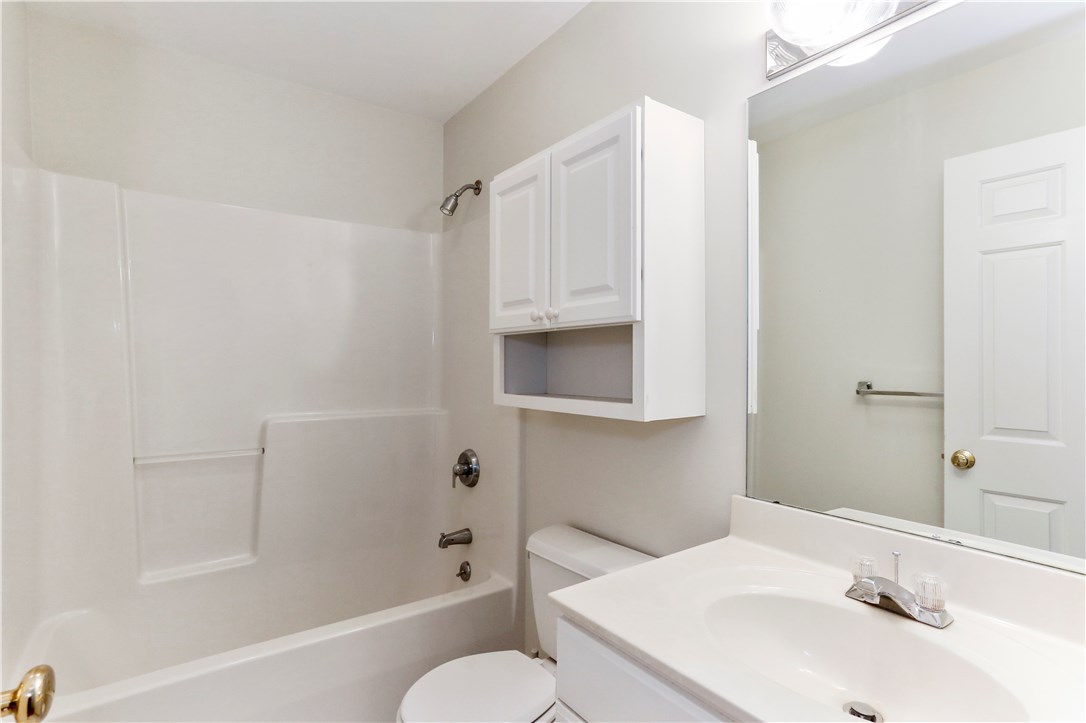 63 Prospect Farm Road Portsmouth, RI 02871 - Photo 29 of 34 2nd floor full bathroom