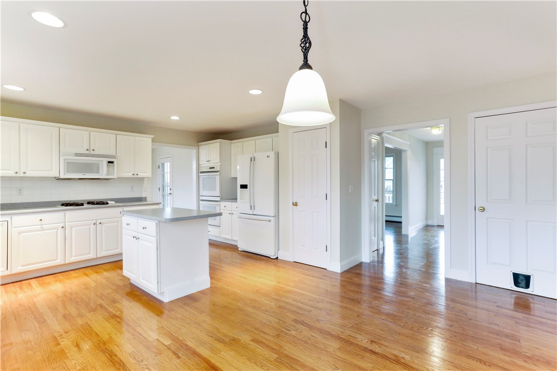 63 Prospect Farm Road Portsmouth, RI 02871 - Photo 7 of 34 eat in kitchen