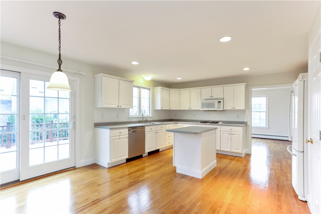 63 Prospect Farm Road Portsmouth, RI 02871 - Photo 8 of 34 eat in kitchen