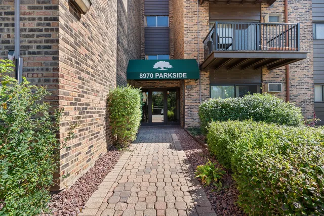 a view of a pathway with a house