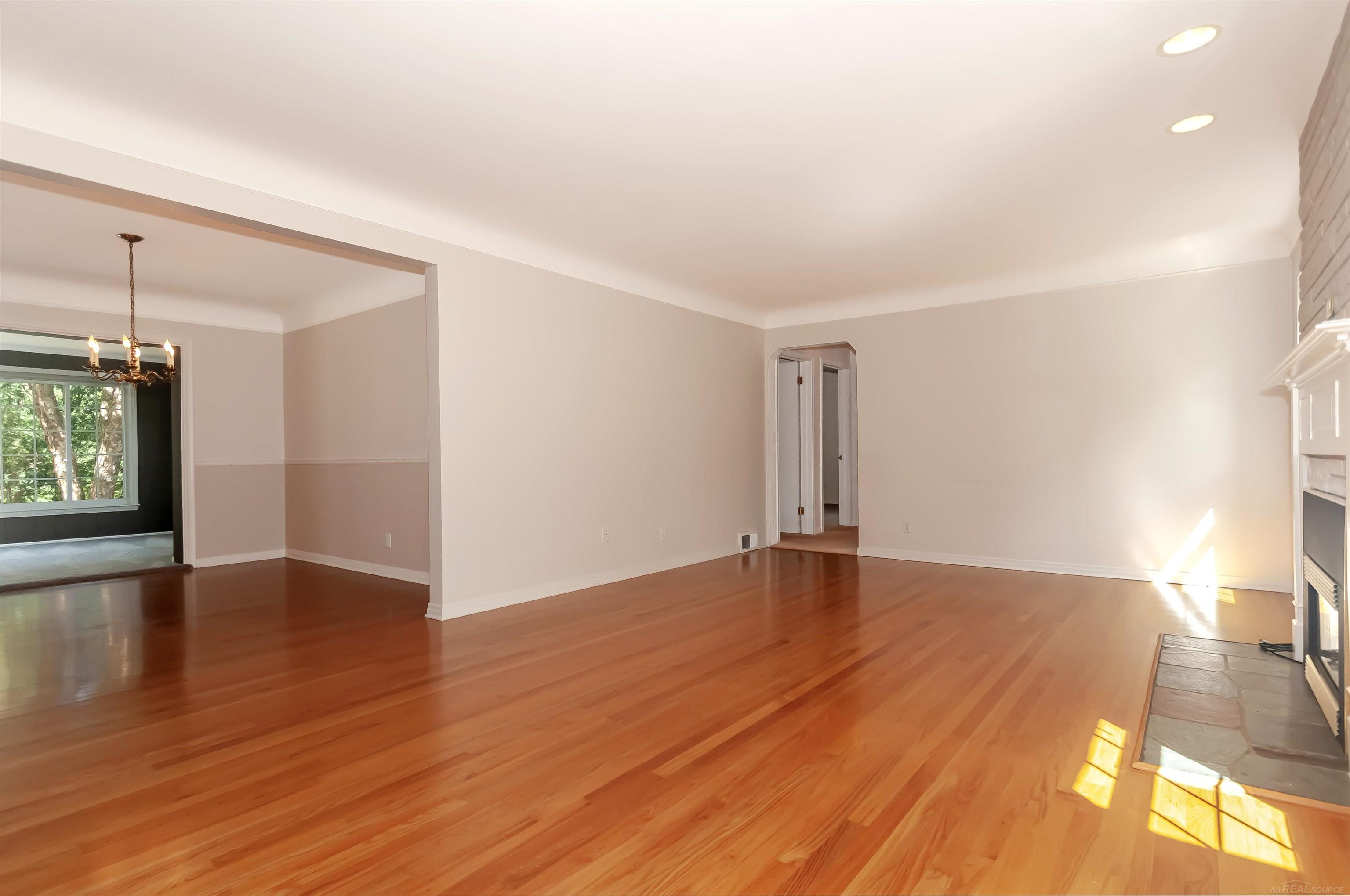 880 Shoreham Road Grosse Pointe, MI 48236 - Photo 4 of 46 50085857-3.JPG