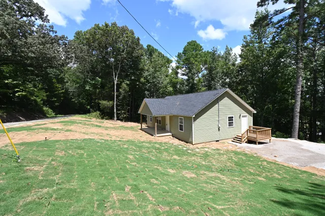 a view of a house with a yard