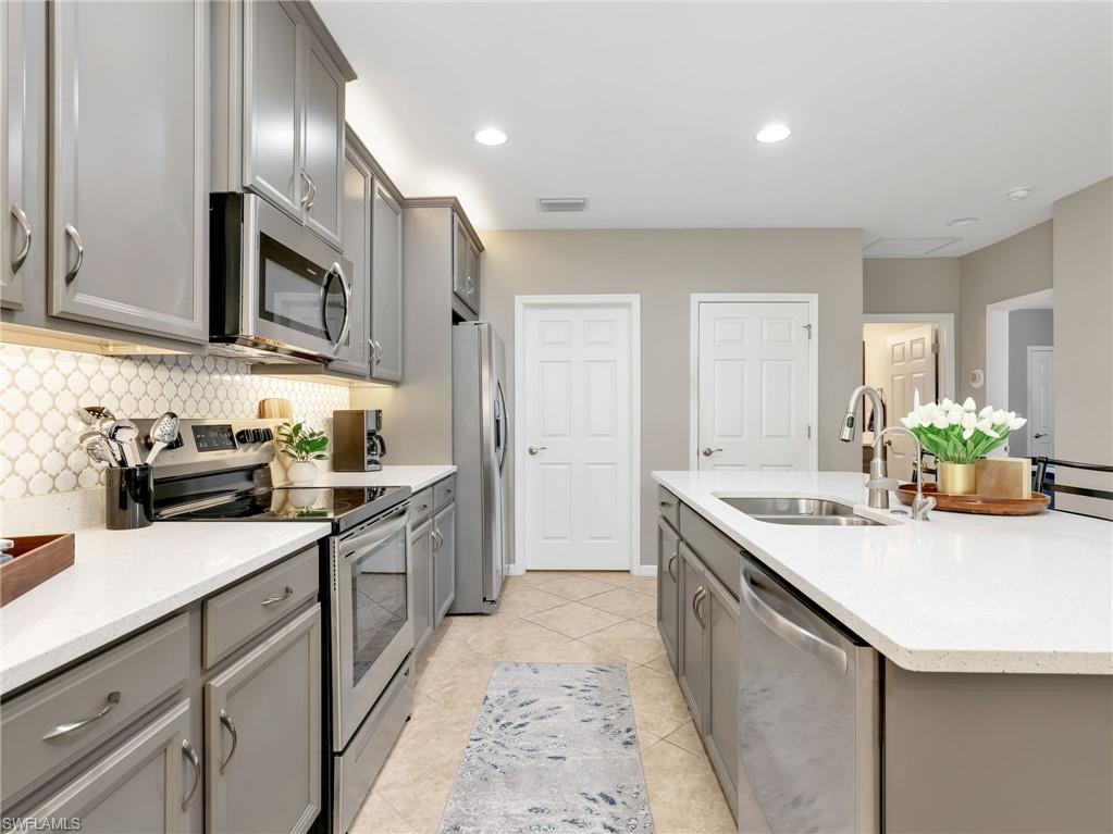 4337 Dutchess Park Road Fort Myers, FL 33916 - Photo 4 of 39
