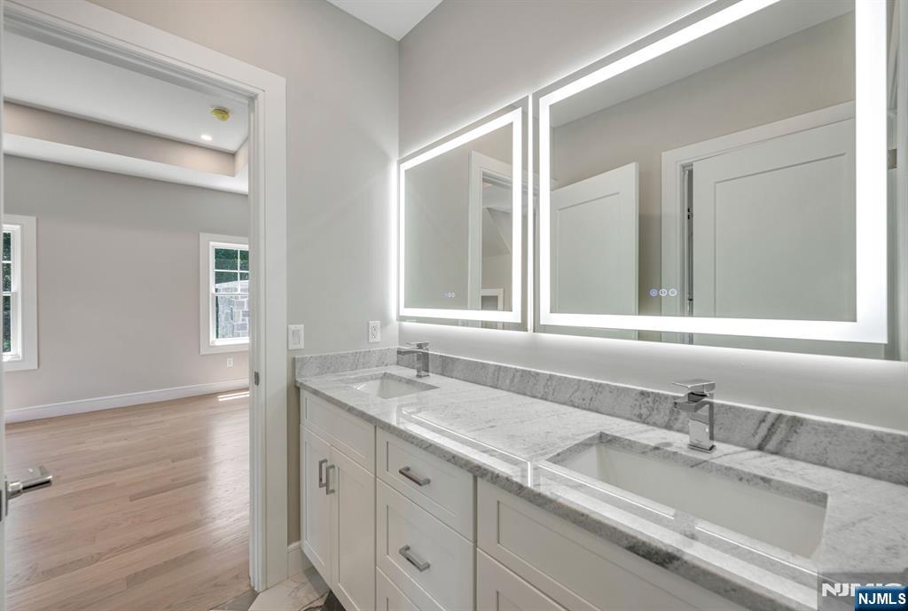520 Clinton Avenue Wyckoff, NJ 07481 - Photo 37 of 50