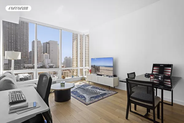 $1,300,000 | 325 Lexington Avenue, Unit 19E | Murray Hill