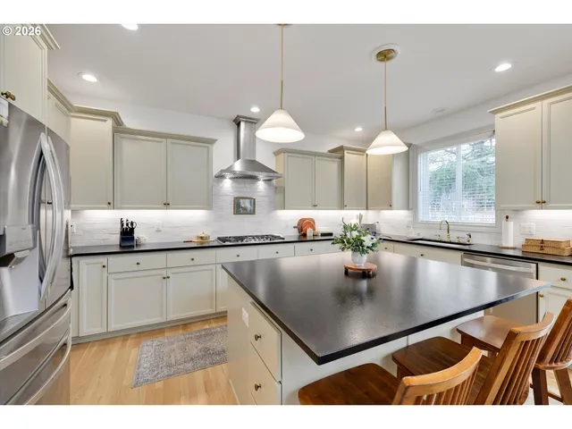 $815,000 | 1316 Southeast 16th Avenue, Canby, OR 97013