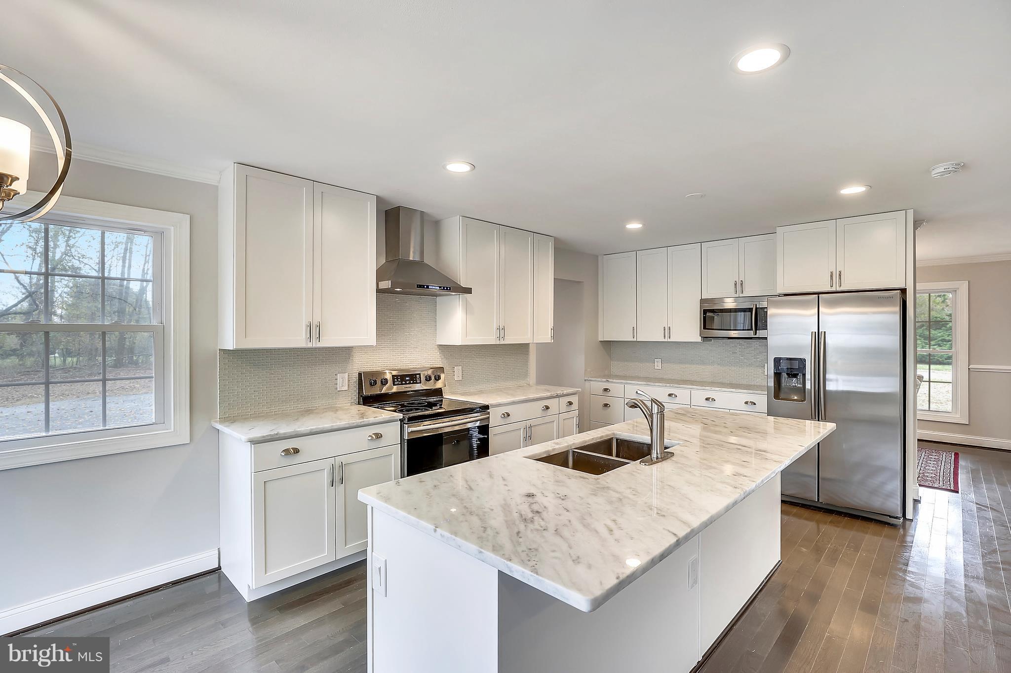 Amazing Light, Bright & Airy Kitchen