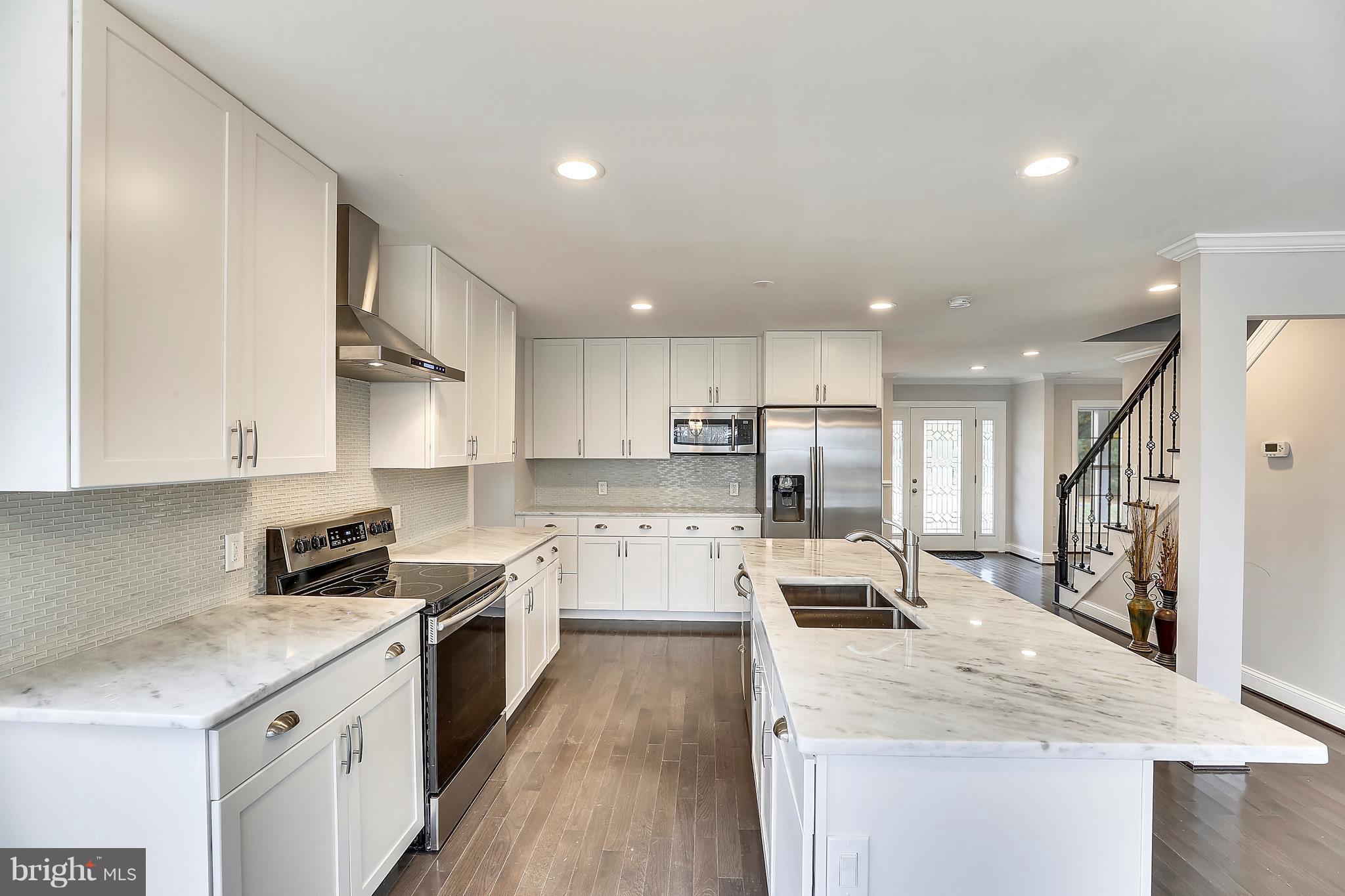 Amazing Light, Bright & Airy Kitchen