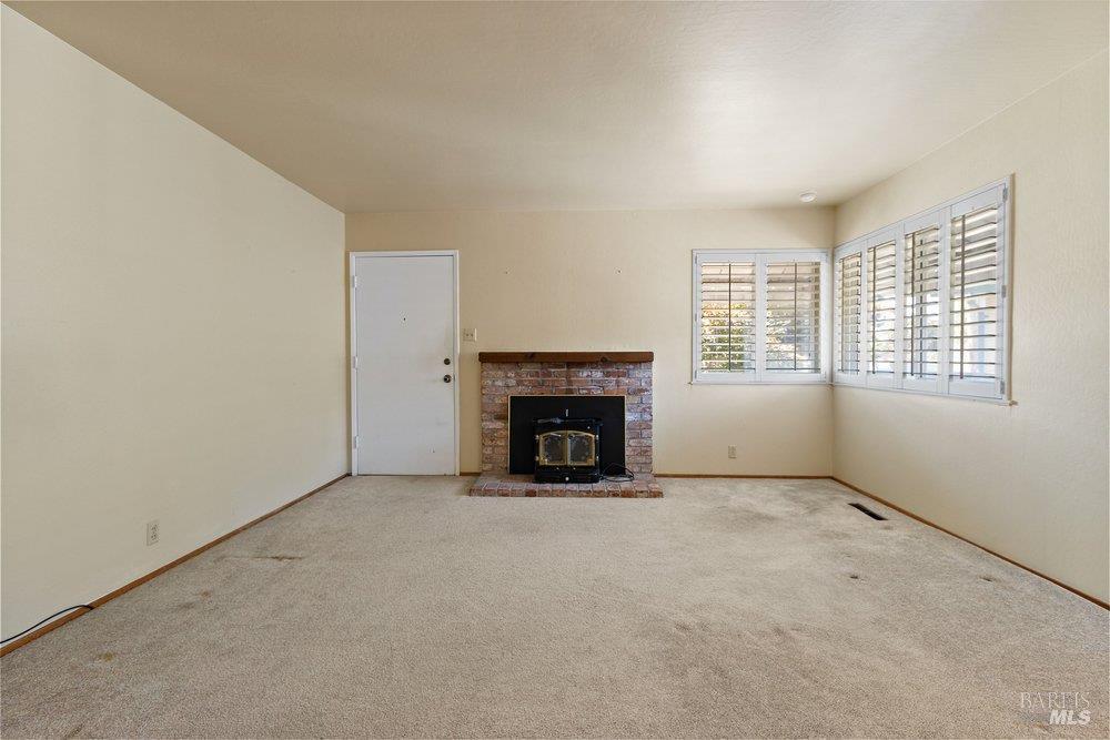 2560 Fraser Court Pinole, CA 94564 - Photo 5 of 31