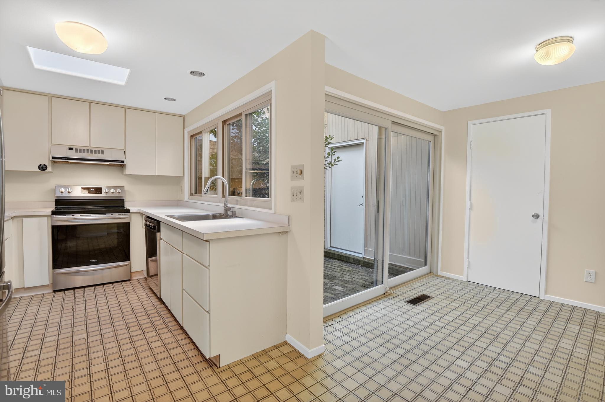 19144 Roman Way Gaithersburg, MD 20886 - Photo 12 of 31