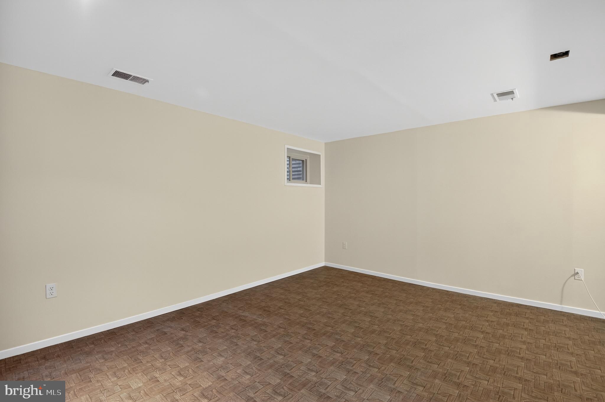 19144 Roman Way Gaithersburg, MD 20886 - Photo 27 of 31 a view of an empty room