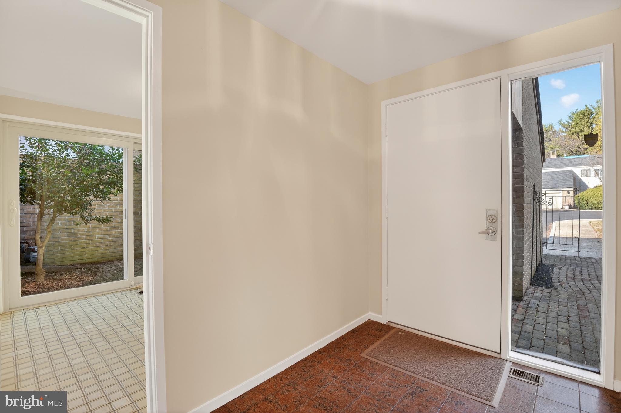 19144 Roman Way Gaithersburg, MD 20886 - Photo 5 of 31