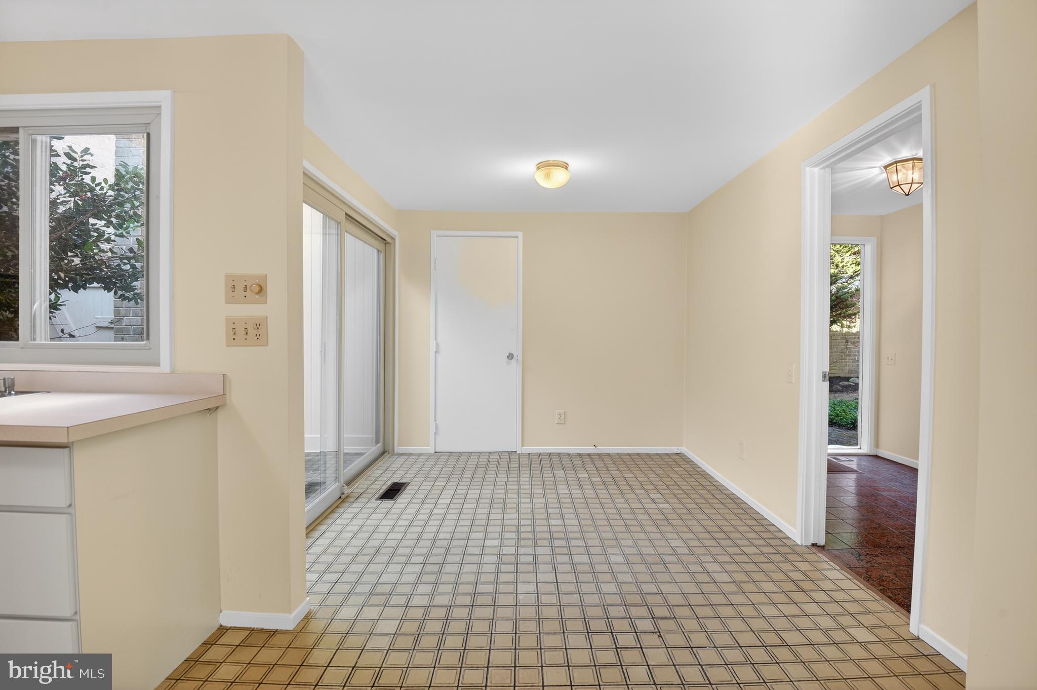 19144 Roman Way Gaithersburg, MD 20886 - Photo 10 of 31 a view of an empty room and window