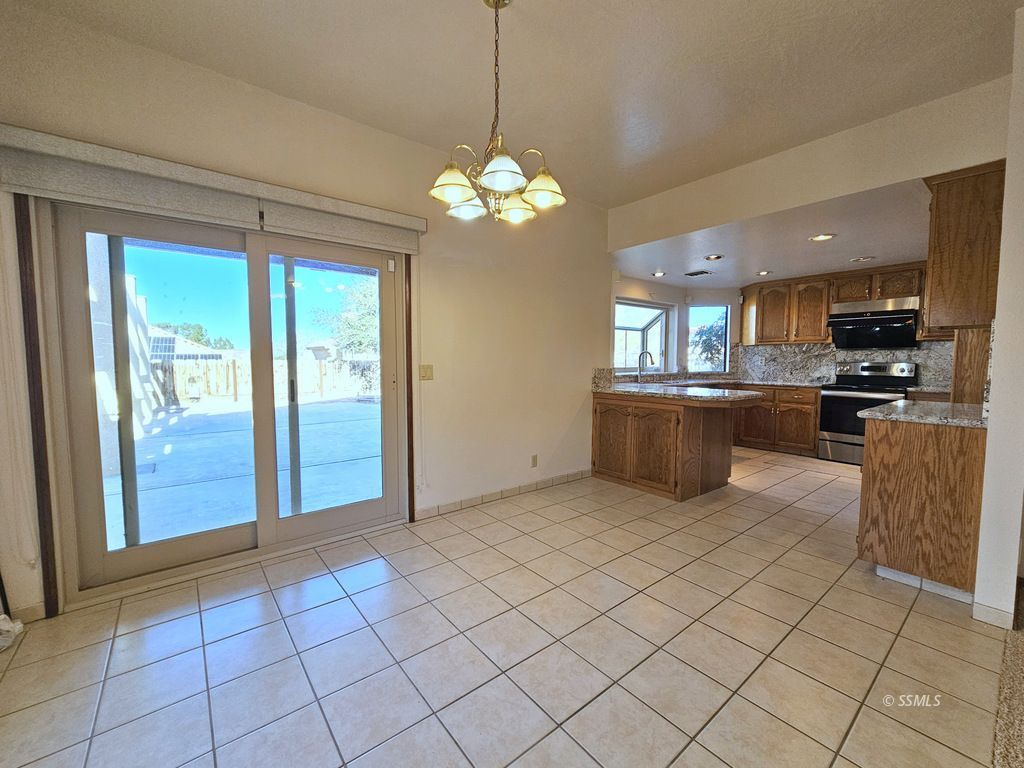 308 West Cielo Avenue Ridgecrest, CA 93555 - Photo 10 of 43