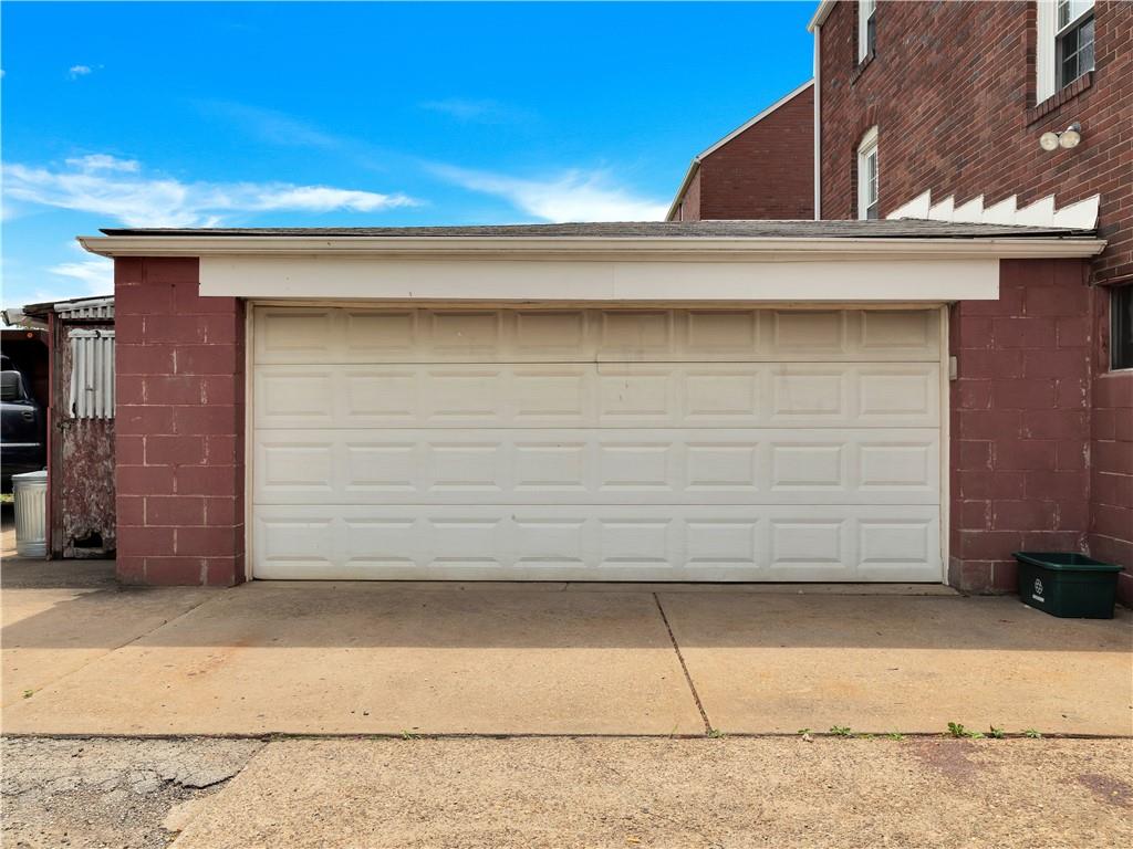1027 McCoy Road McKees Rocks, PA 15136 - Photo 4 of 25