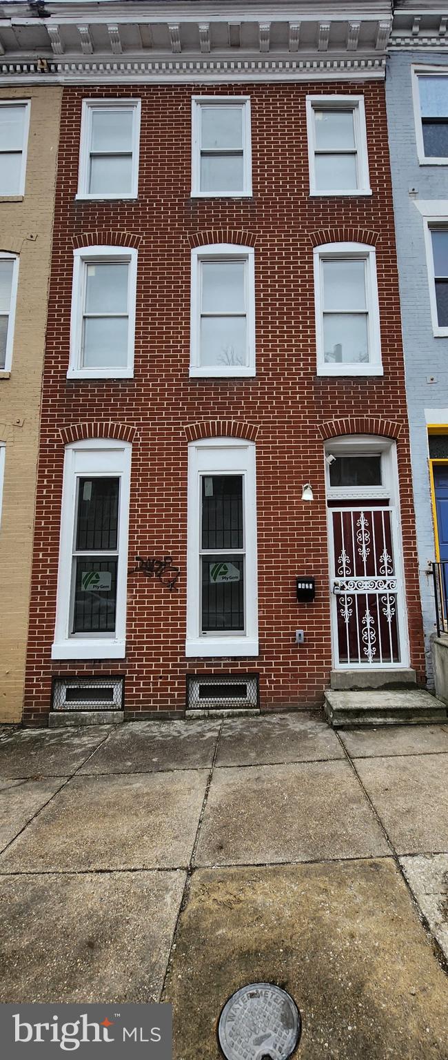 1623 West Lexington Street Baltimore, MD 21223 - Photo 6 of 26 a front view of a building