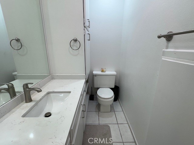 71942 Eleanora Lane Rancho Mirage, CA 92270 - Photo 12 of 31 a bathroom with a sink a toilet and shower